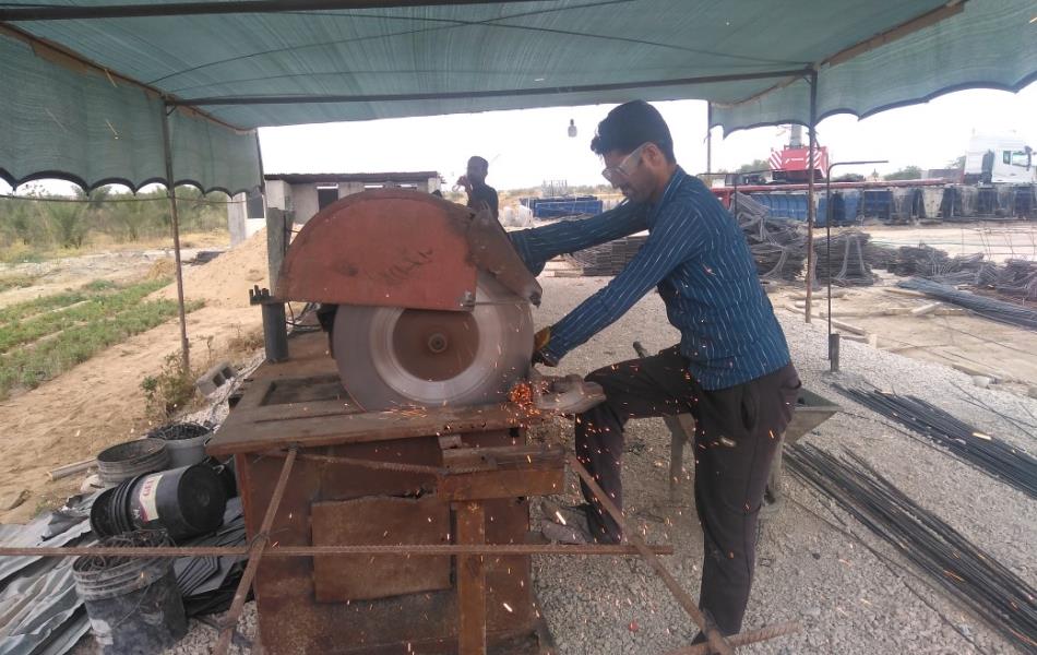 احداث دو دستگاه پل بر روی خور بردستان در قطعه دوم طرح وفاق- شهرستان دیر