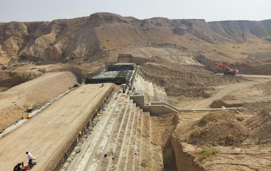 احداث سازه خاکی و سیمانی دره امیری