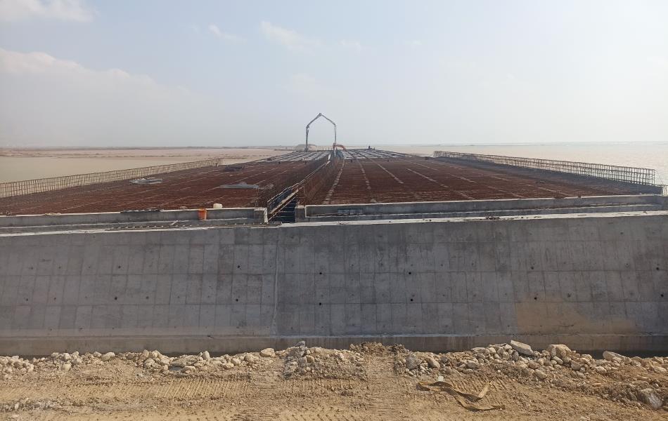 احداث دو دستگاه پل بر روی خور بردستان در قطعه دوم طرح وفاق